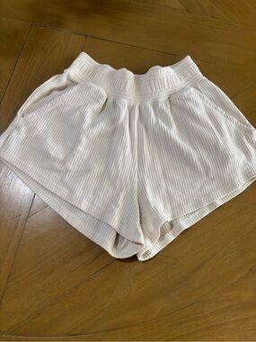 Arizona Jean Company Cream Waffle-Knit High-Rise Athletic Shorts